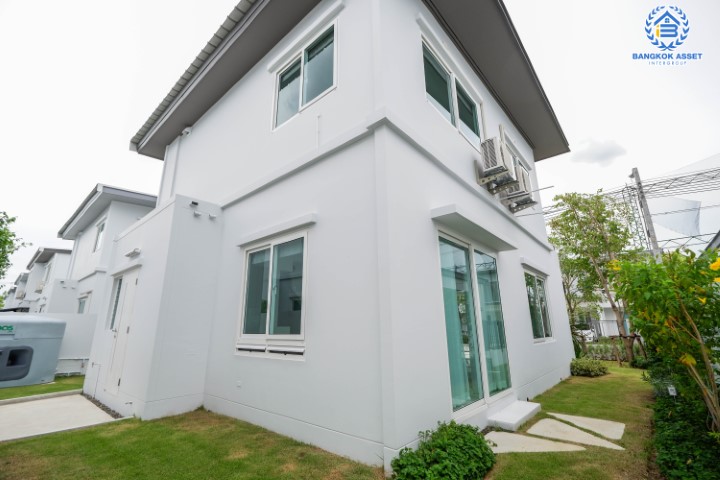 บ้านเดี่ยวมือสอง นนทบุรี ม.พฤกษ์ลดา ราชพฤกษ์-345 เนื้อที่กว้างขวางมากถึง 53.40 ตร.ว. ฟังก์ชัน 3 ห้องนอน 3 ห้องน้ำ ที่จอดรถ 2 คัน บ้านสภาพใหม่เอี่ยม พร้อมเข้าอยู่ ตั้งบนทำเลเดินทางสะดวก ใกล้รถไฟฟ้าสายสีม่วง "สถานีคลองบางไผ่" และจุดขึ้นทางด่วน "ศรีรัช(แจ้งวัฒนะ)"